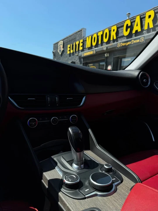 2019 Alfa Romeo Giulia - Image 10 of 14