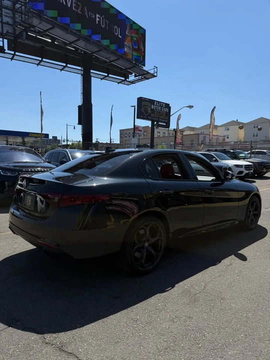 2019 Alfa Romeo Giulia - Image 5 of 14