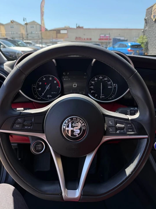 2019 Alfa Romeo Giulia - Image 9 of 14
