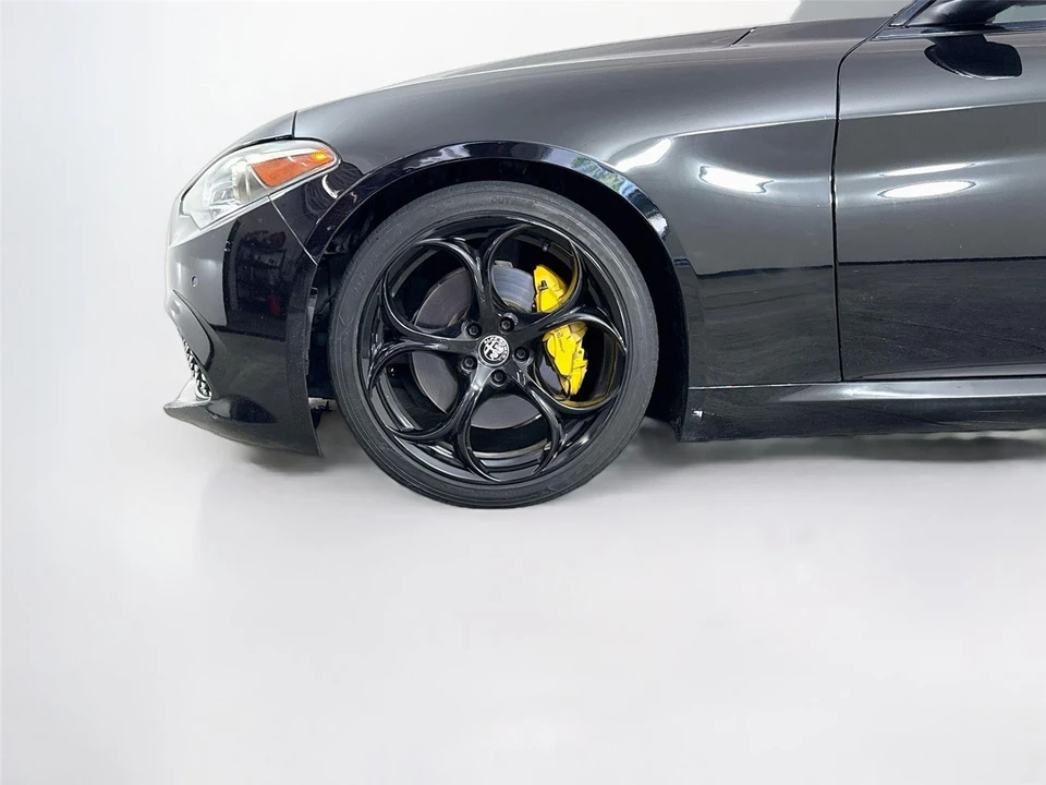 2019 Alfa Romeo Giulia - Image 9 of 17