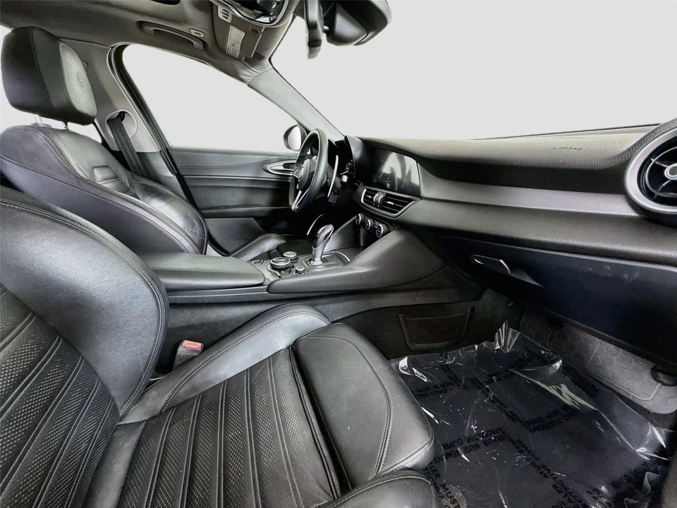 2019 Alfa Romeo Giulia - Image 13 of 17