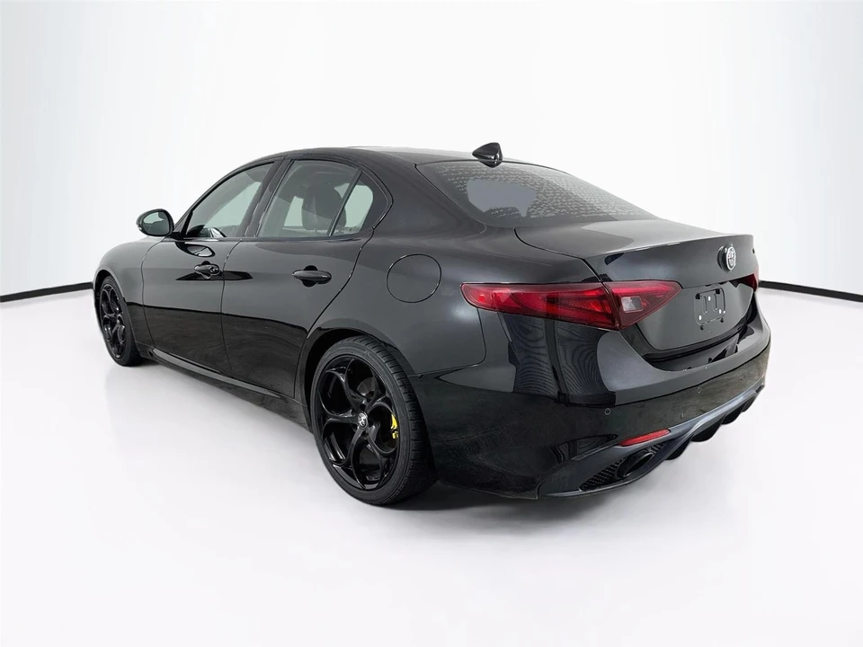 2019 Alfa Romeo Giulia - Image 7 of 17