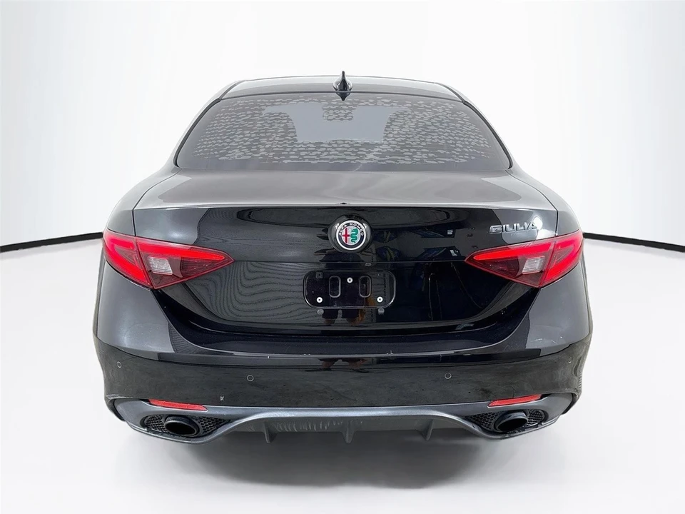 2019 Alfa Romeo Giulia - Image 5 of 17