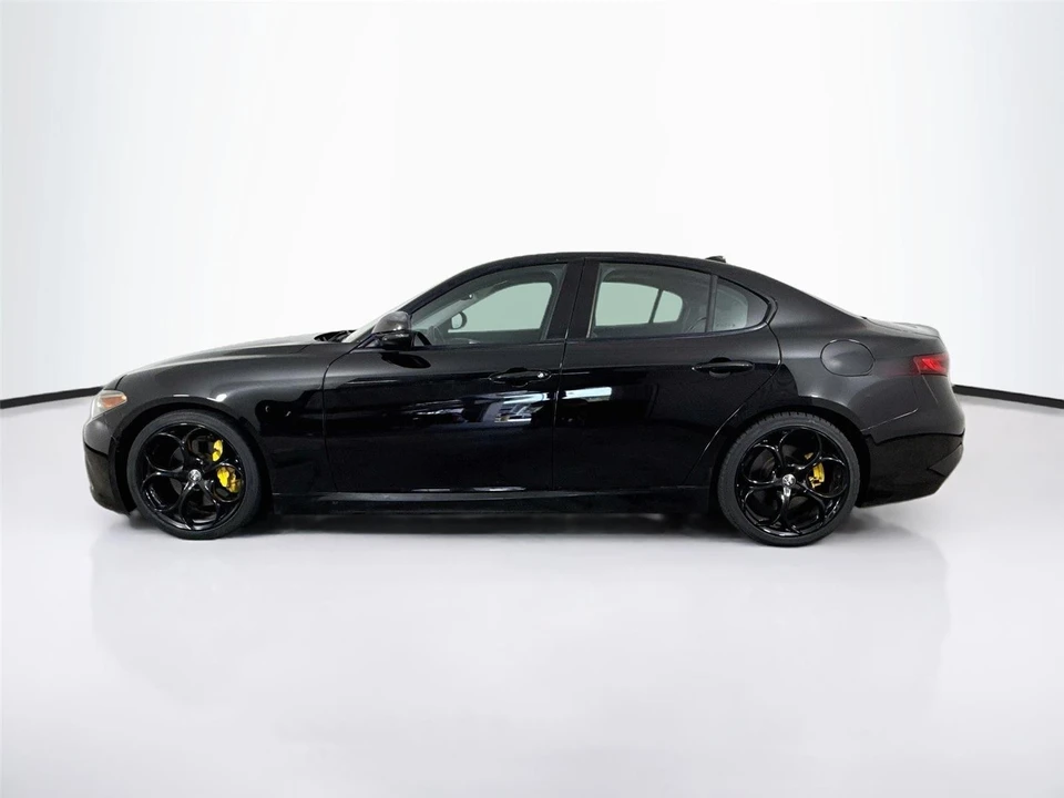 2019 Alfa Romeo Giulia - Image 6 of 17