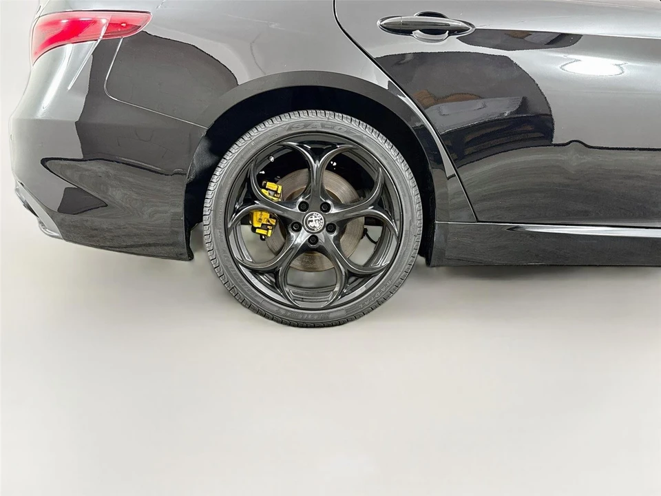 2019 Alfa Romeo Giulia - Image 17 of 17