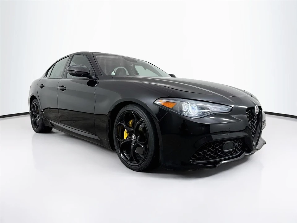 2019 Alfa Romeo Giulia - Image 15 of 17