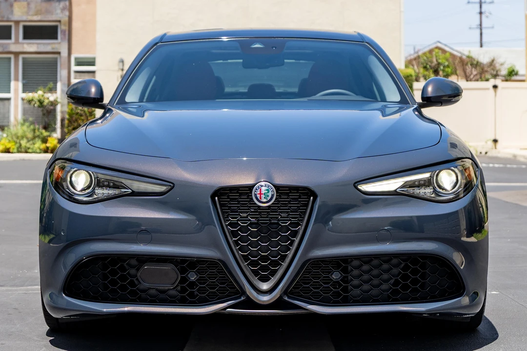 2019 Alfa Romeo Giulia - Image 2 of 31