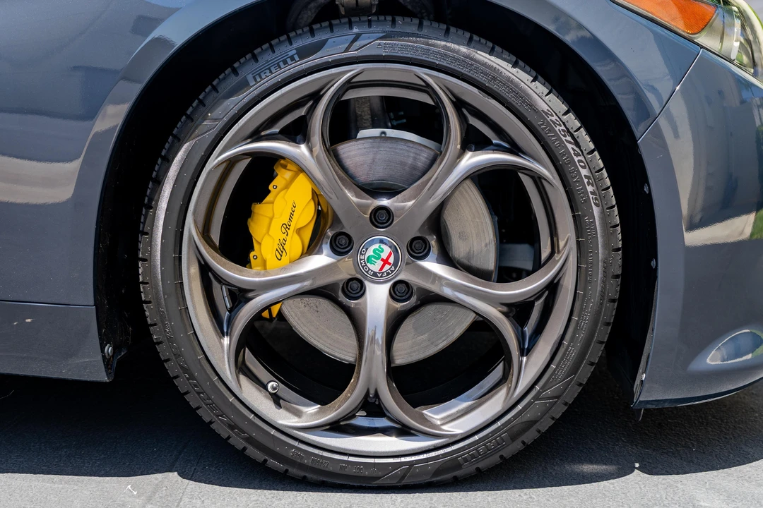 2019 Alfa Romeo Giulia - Image 29 of 31
