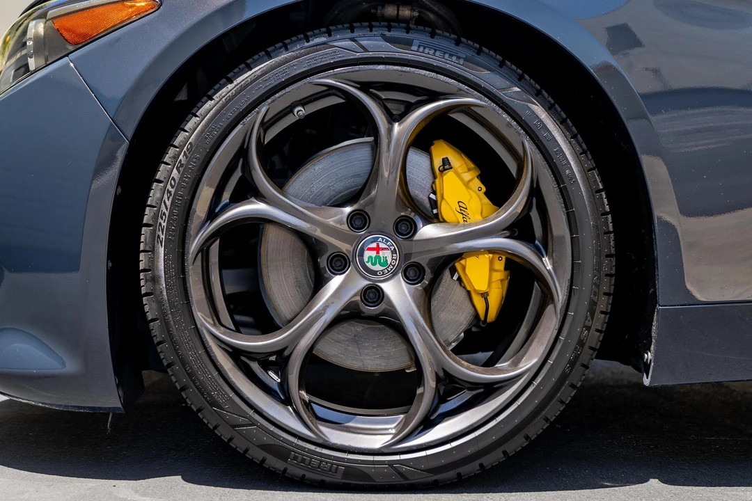 2019 Alfa Romeo Giulia - Image 26 of 31