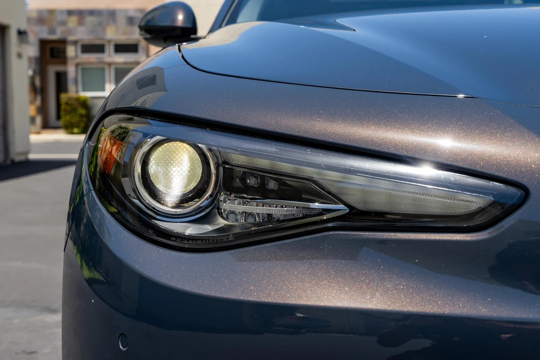 2019 Alfa Romeo Giulia - Image 11 of 31