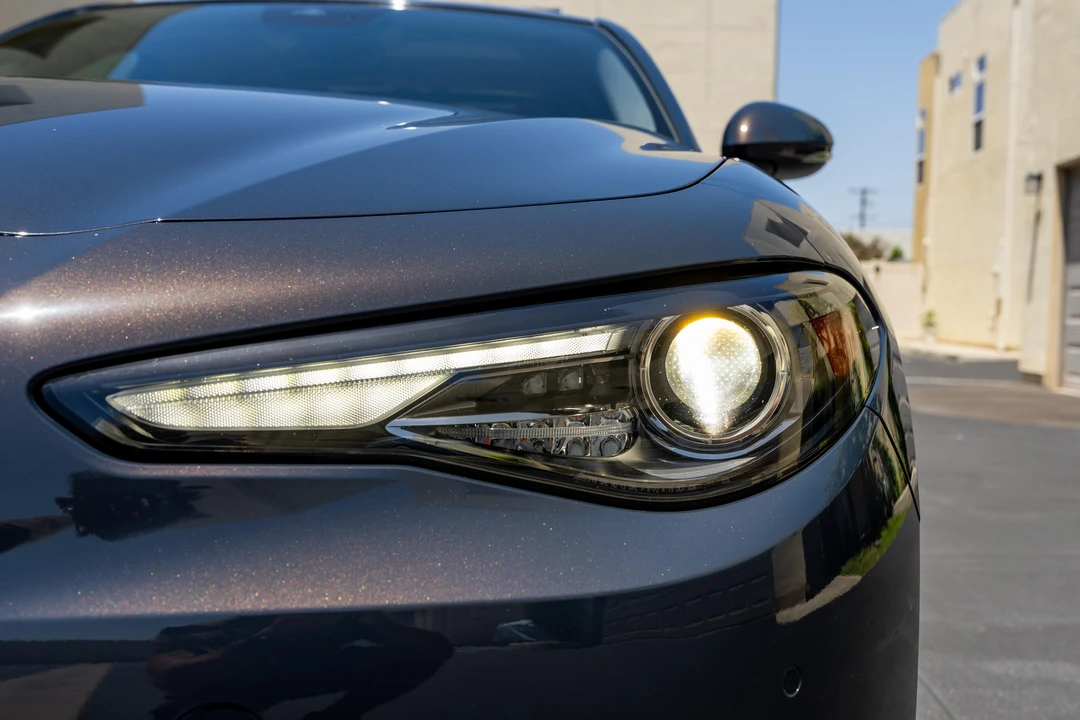 2019 Alfa Romeo Giulia - Image 12 of 31