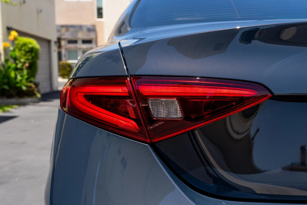 2019 Alfa Romeo Giulia - Image 13 of 31