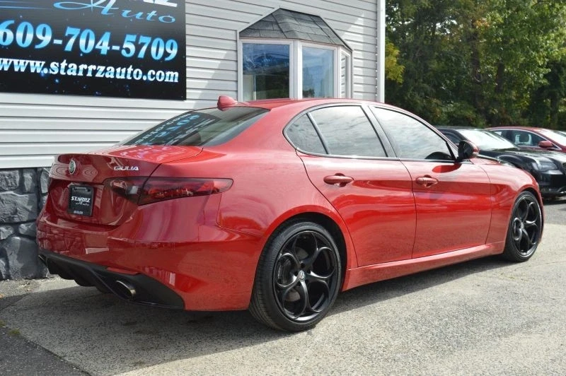 2019 Alfa Romeo Giulia - Image 5 of 12