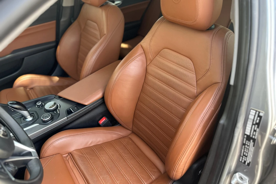 2019 Alfa Romeo Giulia - Image 27 of 31