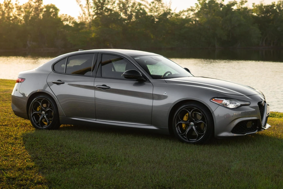 2019 Alfa Romeo Giulia - Image 10 of 31