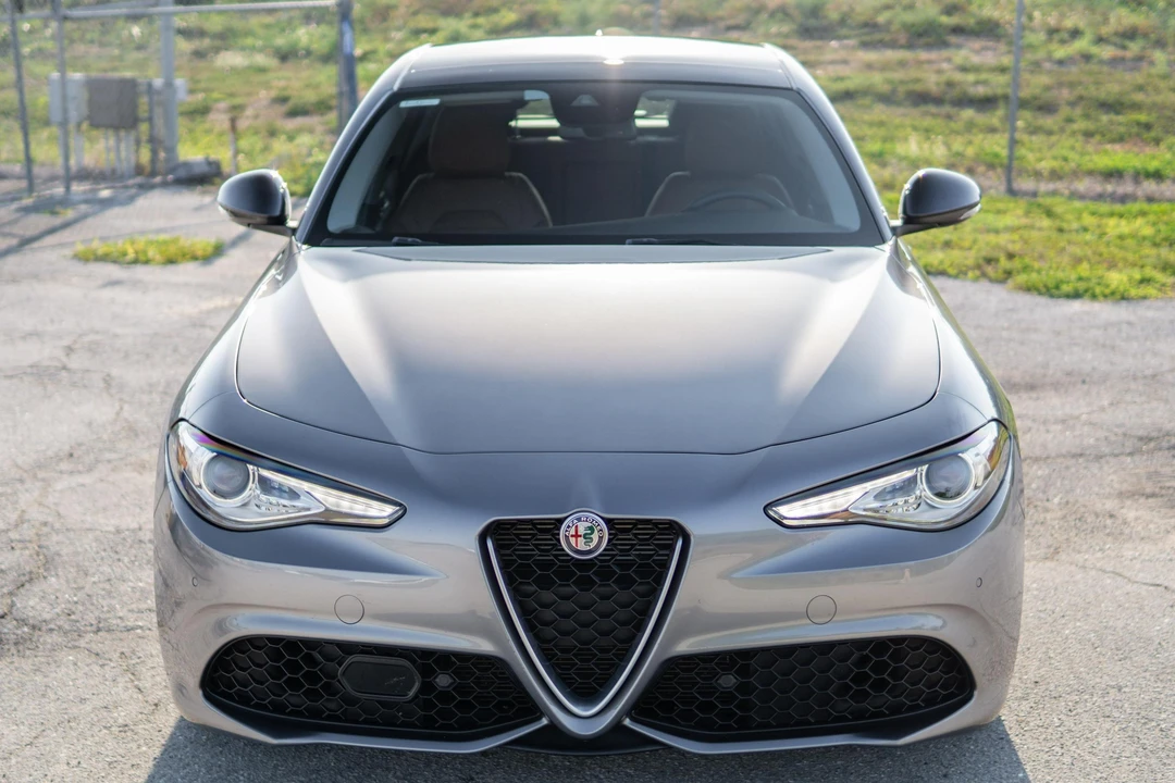 2019 Alfa Romeo Giulia - Image 2 of 31