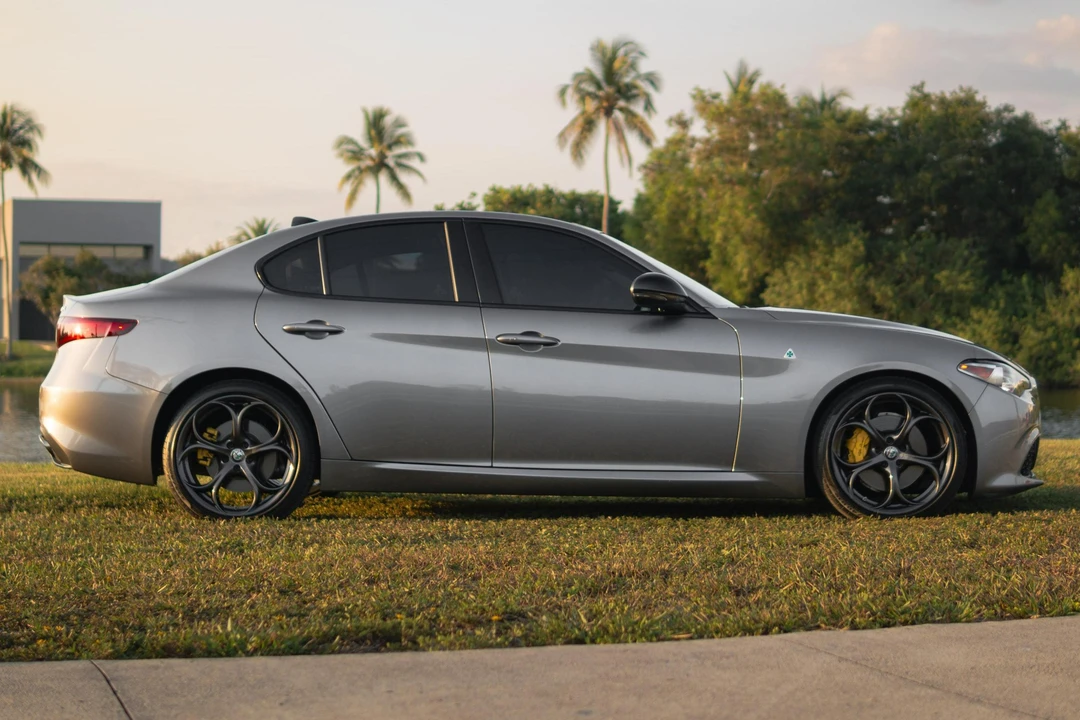 2019 Alfa Romeo Giulia - Image 9 of 31
