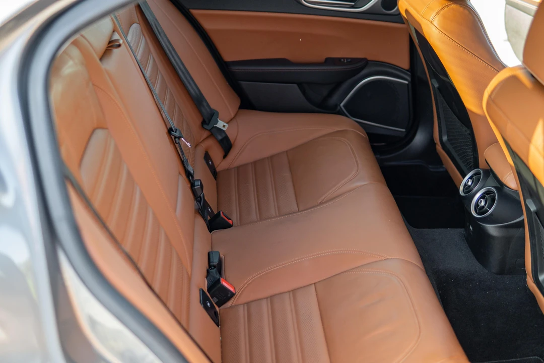 2019 Alfa Romeo Giulia - Image 28 of 31