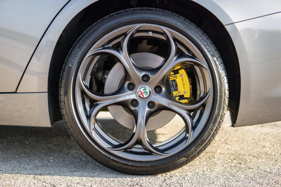 2019 Alfa Romeo Giulia - Image 21 of 31