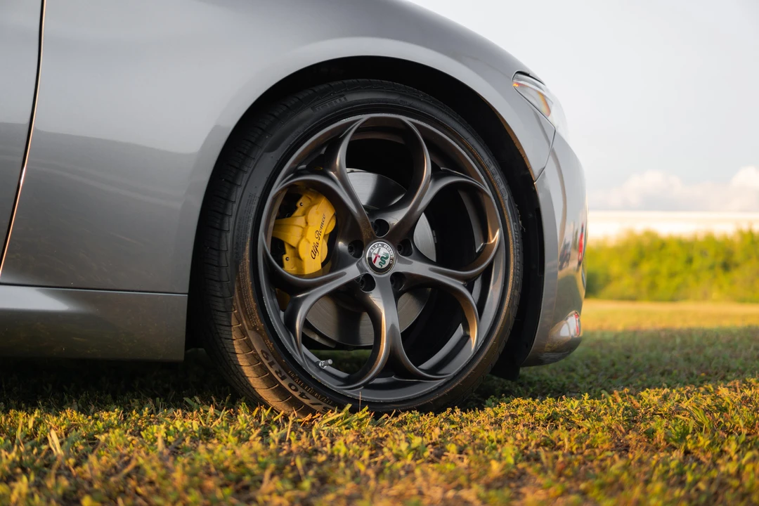 2019 Alfa Romeo Giulia - Image 24 of 31