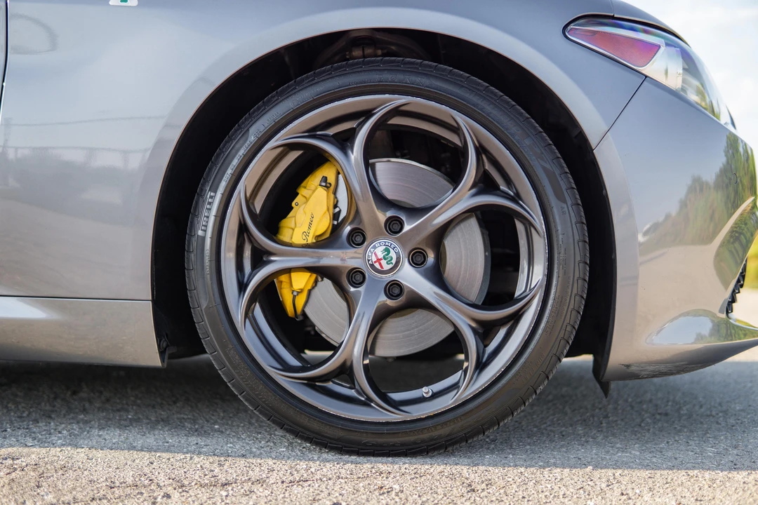 2019 Alfa Romeo Giulia - Image 23 of 31