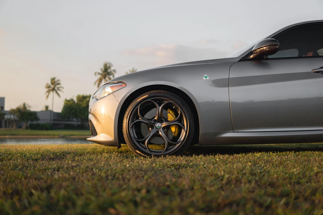 2019 Alfa Romeo Giulia - Image 15 of 31