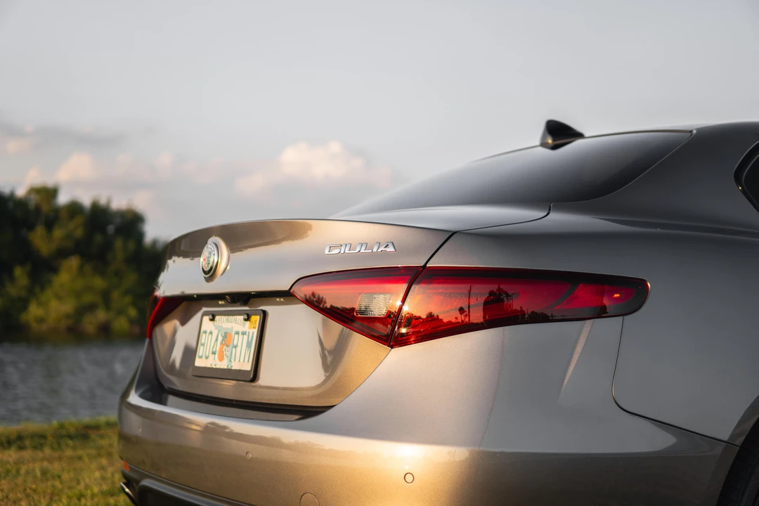 2019 Alfa Romeo Giulia - Image 17 of 31