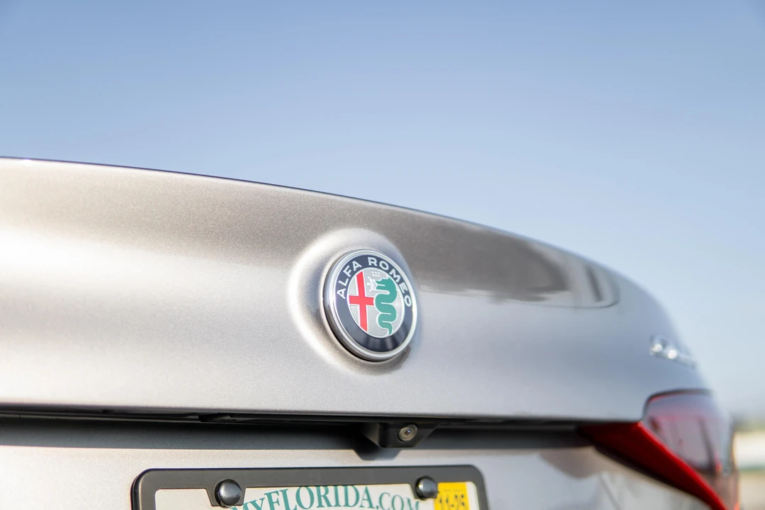 2019 Alfa Romeo Giulia - Image 16 of 31
