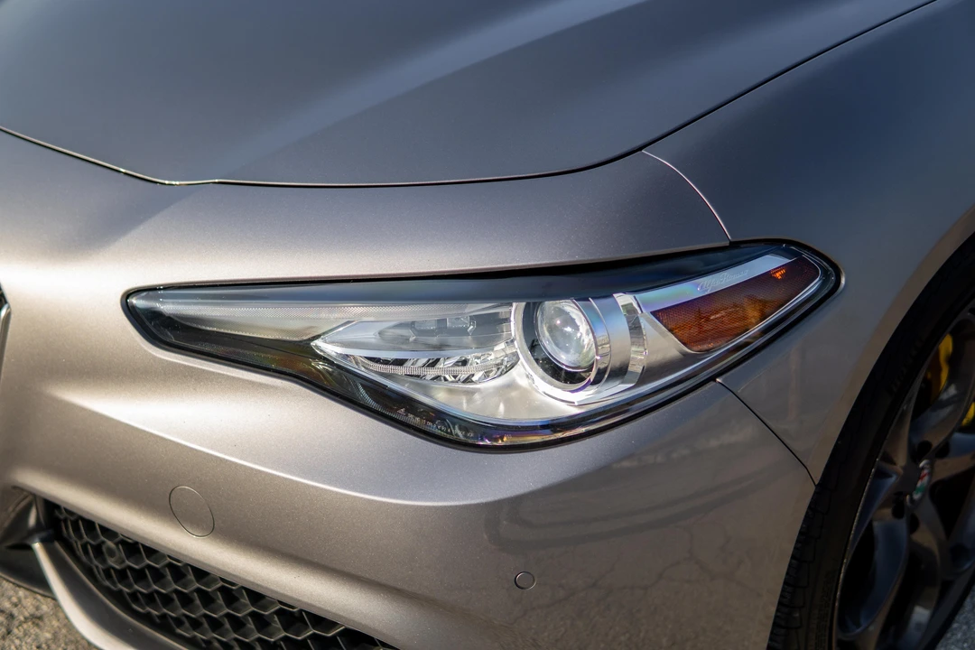 2019 Alfa Romeo Giulia - Image 13 of 31