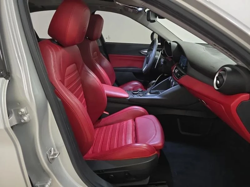2019 Alfa Romeo Giulia - Image 7 of 11