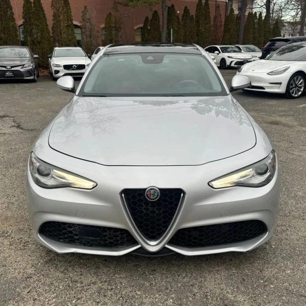 2019 Alfa Romeo Giulia - Image 8 of 12