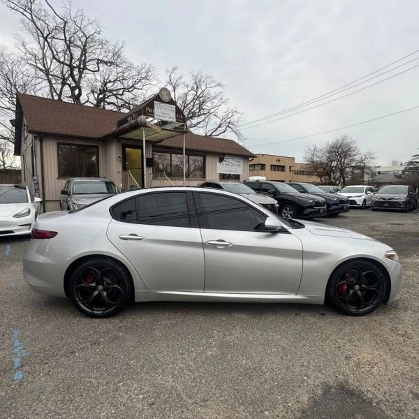 2019 Alfa Romeo Giulia - Image 6 of 12
