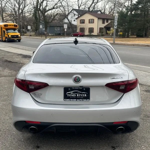 2019 Alfa Romeo Giulia - Image 4 of 12
