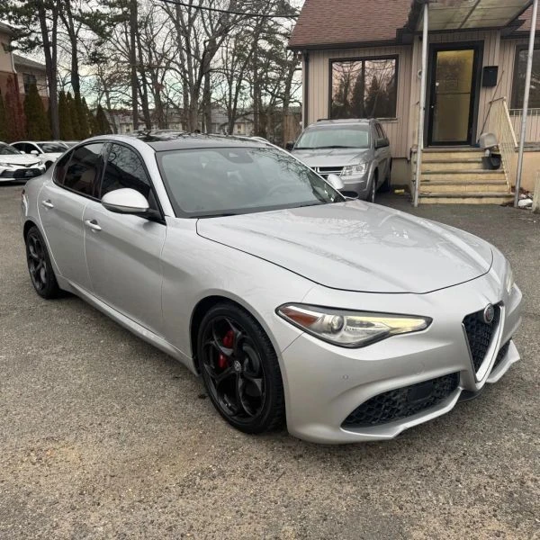 2019 Alfa Romeo Giulia - Image 7 of 12
