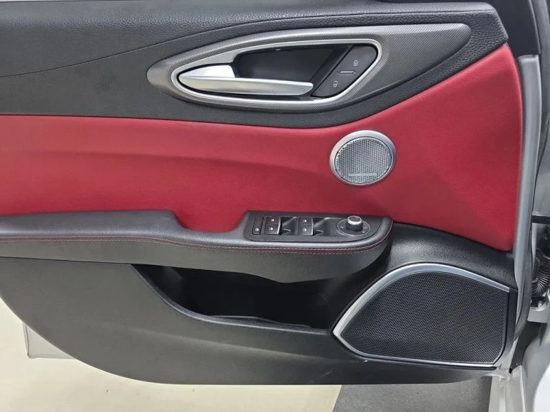 2019 Alfa Romeo Giulia - Image 8 of 11