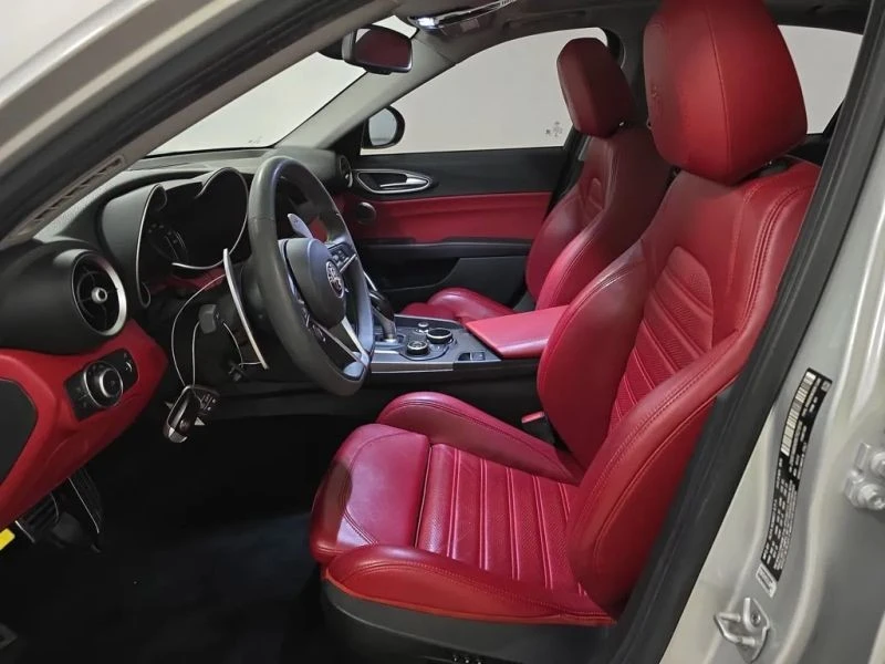 2019 Alfa Romeo Giulia - Image 6 of 11