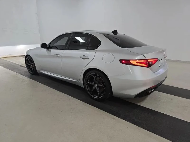 2019 Alfa Romeo Giulia - Image 5 of 11