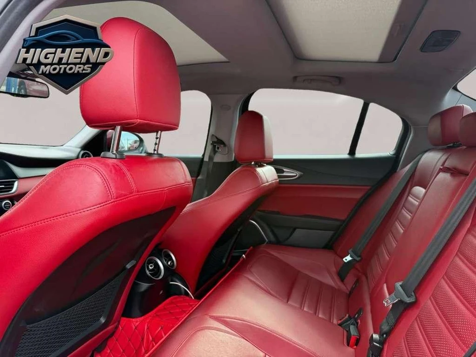 2019 Alfa Romeo Giulia - Image 16 of 21