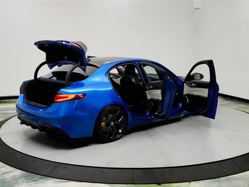 2019 Alfa Romeo Giulia - Image 11 of 12