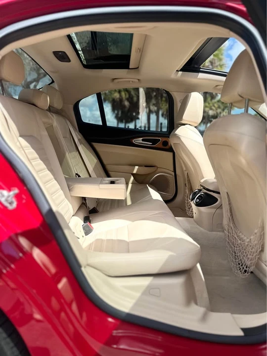 2019 Alfa Romeo Giulia - Image 13 of 19