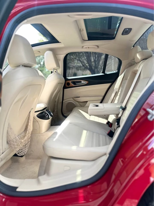 2019 Alfa Romeo Giulia - Image 11 of 19
