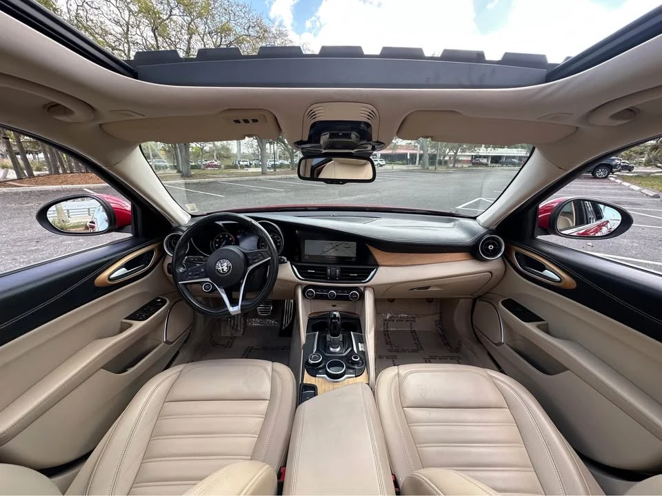 2019 Alfa Romeo Giulia - Image 16 of 19