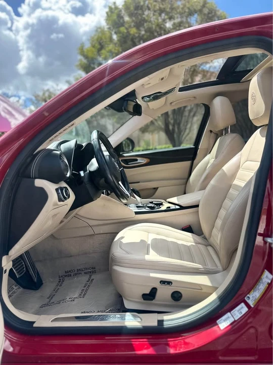 2019 Alfa Romeo Giulia - Image 9 of 19