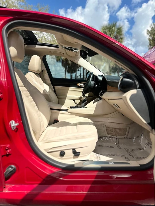 2019 Alfa Romeo Giulia - Image 14 of 19