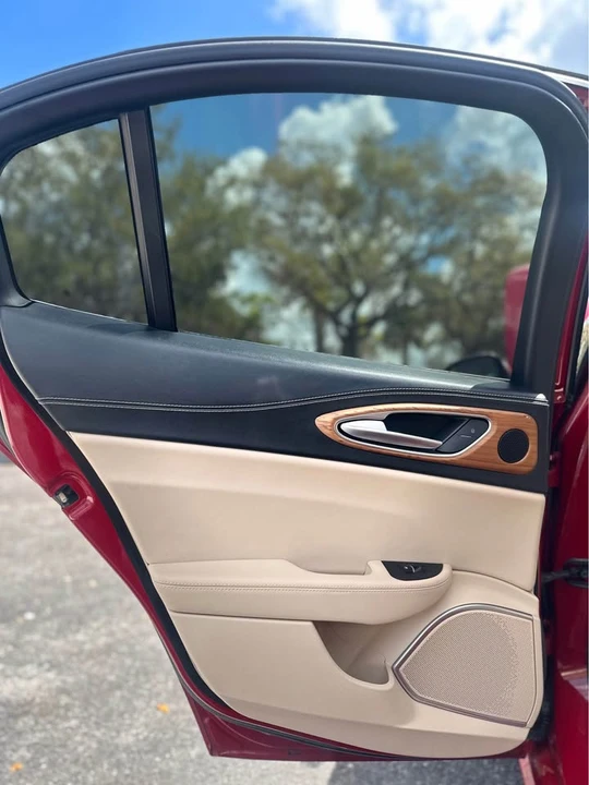 2019 Alfa Romeo Giulia - Image 10 of 19