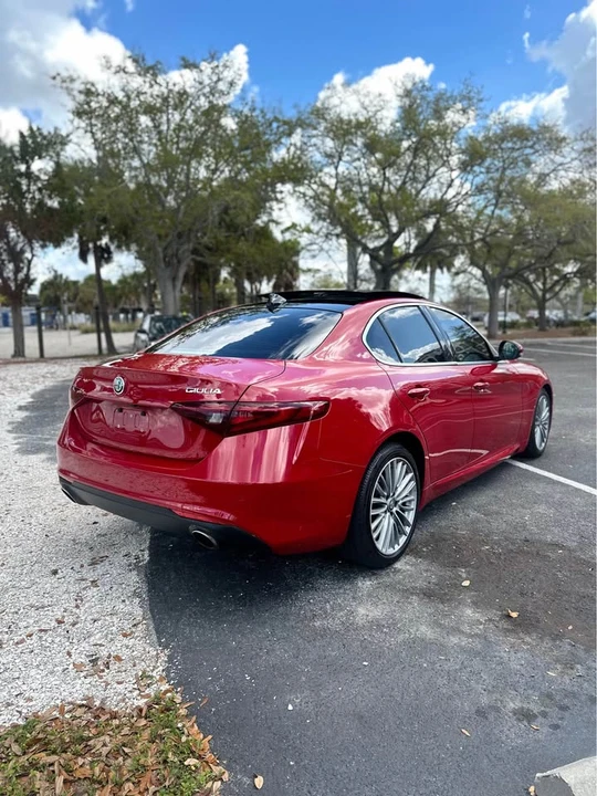 2019 Alfa Romeo Giulia - Image 5 of 19