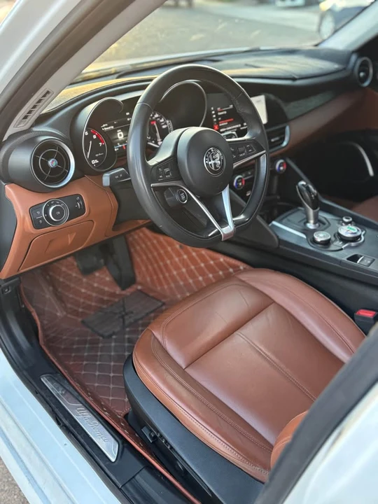 2019 Alfa Romeo Giulia - Image 7 of 10