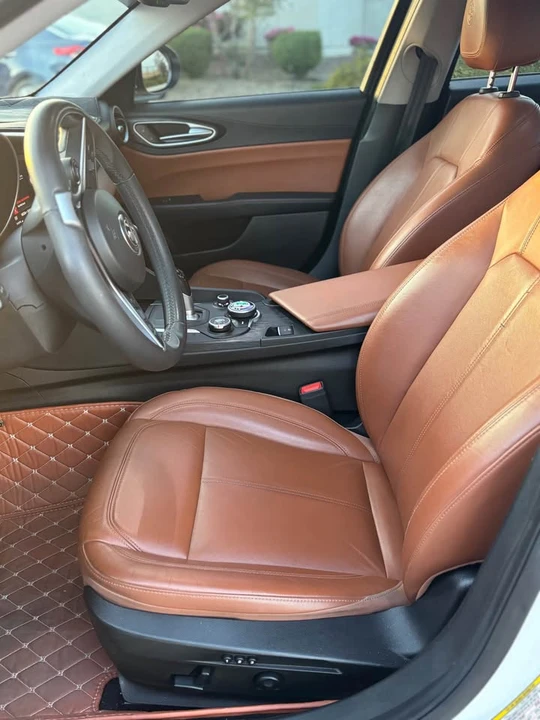 2019 Alfa Romeo Giulia - Image 6 of 10