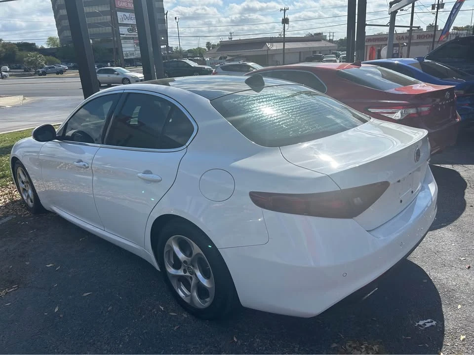 2019 Alfa Romeo Giulia - Image 6 of 12