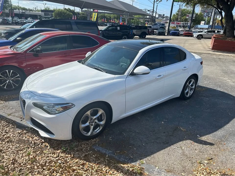 2019 Alfa Romeo Giulia - Image 4 of 12